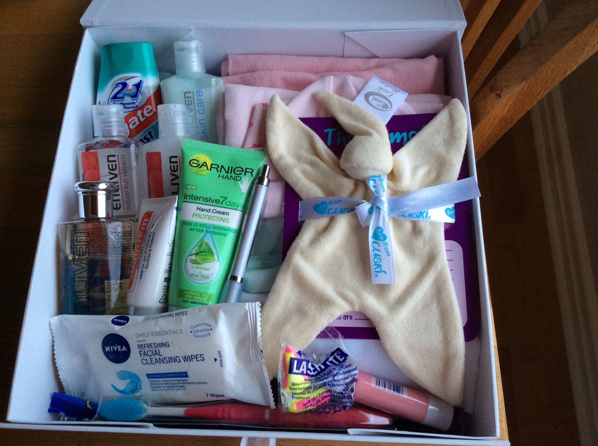 Contents of the Little Miracles box (A hug in a box