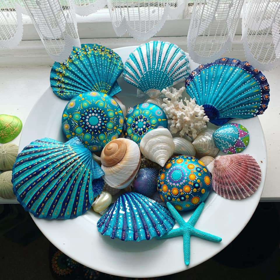 Colorful Seashells and Pebbles – style with a canvas print – Photowall